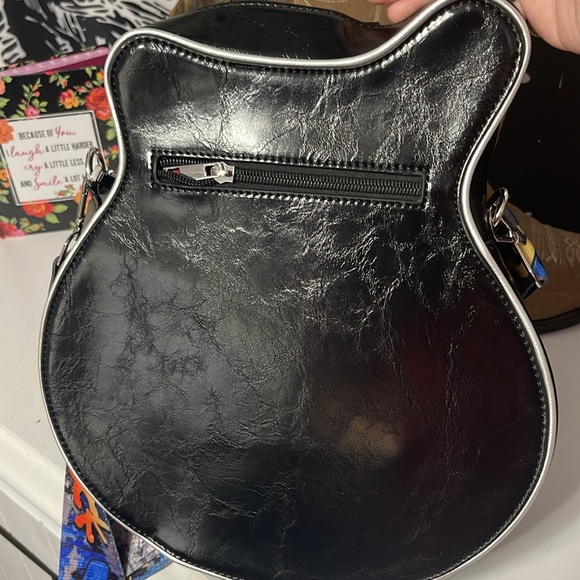 Guitar style purse, crossbody detachable strap. This is NWOT, please see photos - Picture 6 of 11